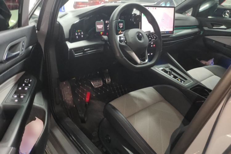 Used Volkswagen Golf 2025 300TSI R-Line
