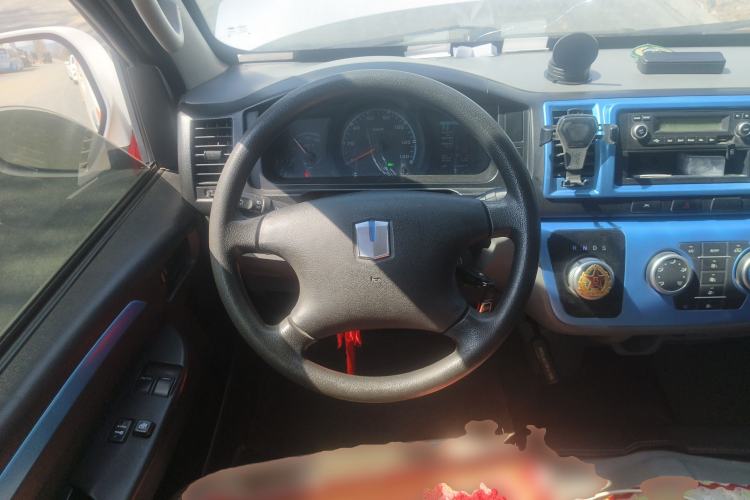 Used Farizon Xingxiang E6 2022 Van with High Roof Equipped with CATL 50.23 kWh Battery Steering Wheel