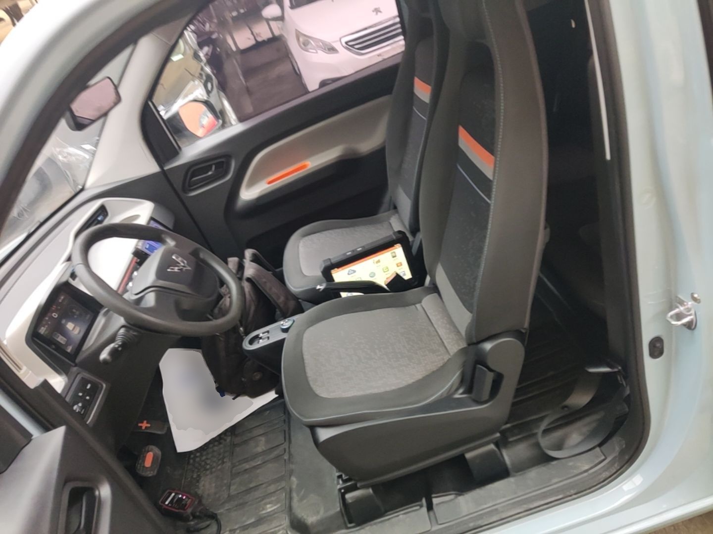 Переднее сиденье в автомобиле