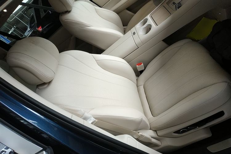 Used Hima AITO M8 2025 Extended-Range Ultra Version 53.4 kWh 6-Seater Edition
