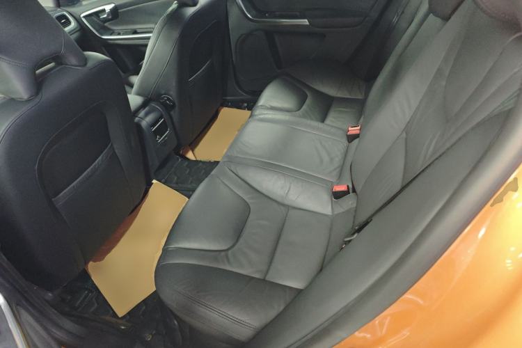 Used Volvo S60 2014 S60L 2.0T Zhiyuan Edition
