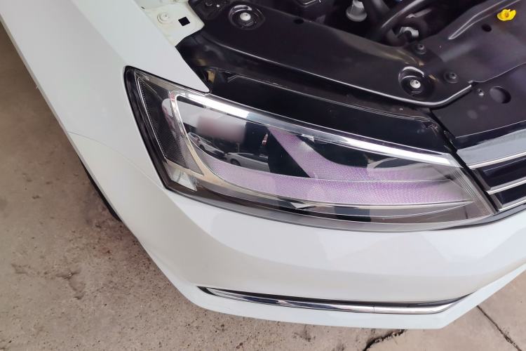 Used Volkswagen Sagitar 2017 230TSI Automatic Comfort Version Right Front Headlight