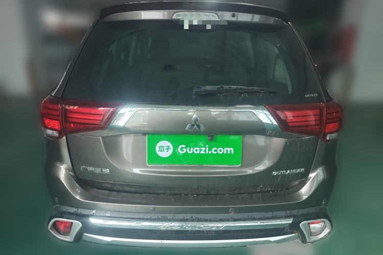 Used Mitsubishi Outlander 2016 2.4L 4x4 Luxury Edition 7-Seater
