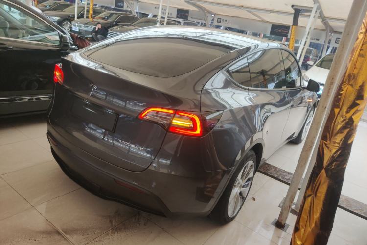 Used Tesla Model Y 2021 Long-Range All-Wheel-Drive Version