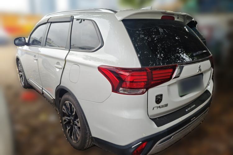 Used Mitsubishi Outlander 2019 2.0L Two-Wheel Drive Comfort Edition 7-Seater China VI Standard