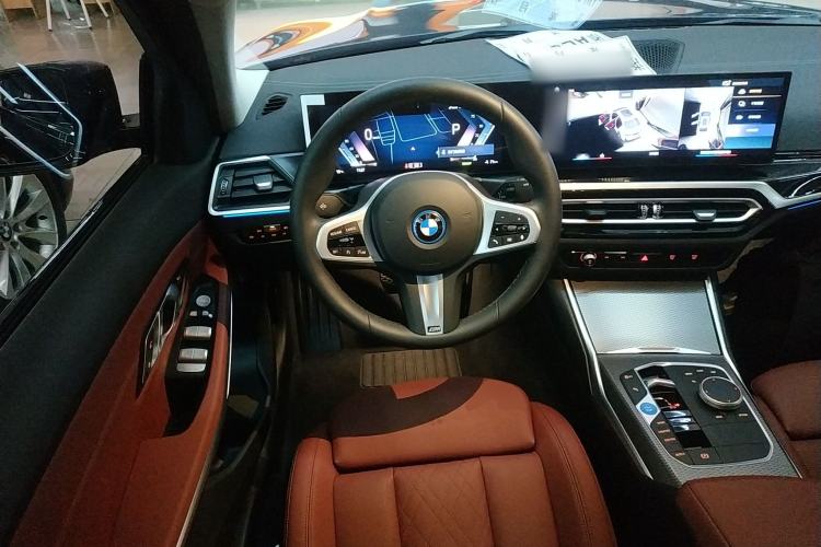 Used BMW i3 2024 eDrive 40 L Midnight Edition Steering Wheel