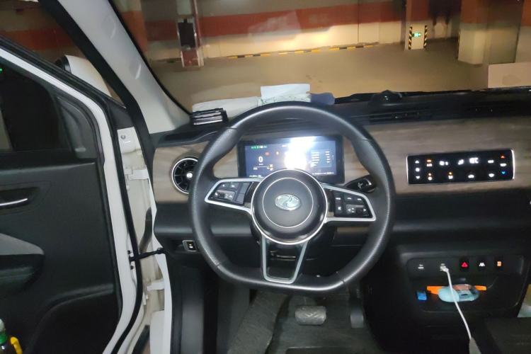 Used Ruichi EC75 2025 Model Passenger Vehicle Smart Driving Ultra-Charging Edition, Pioneer Type I, 52.16 kWh