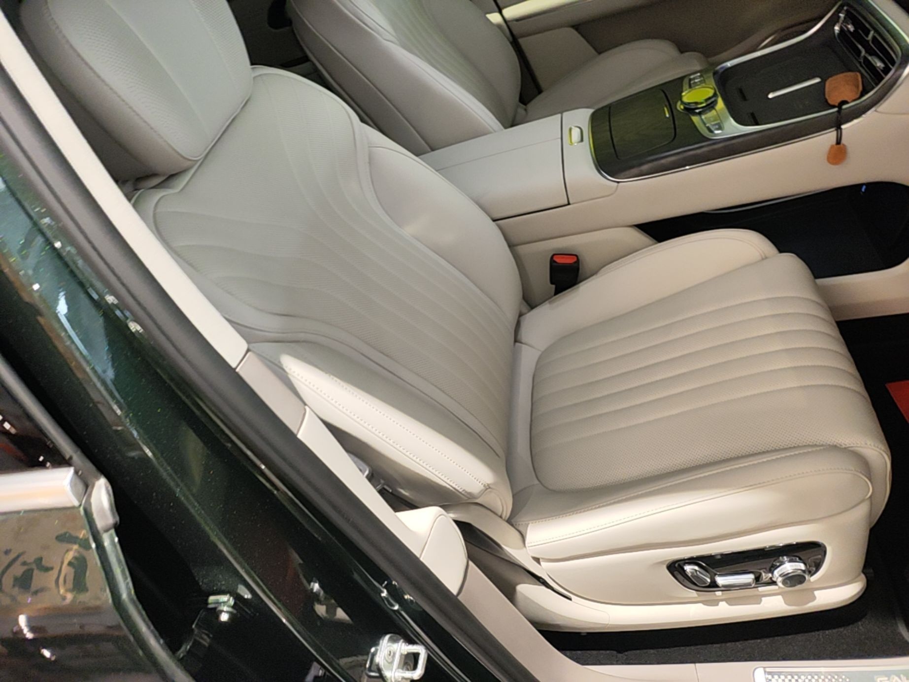 Geely Galaxy M9 2025 Model 210km Four-Wheel-Drive Leading Edition — снимка 19