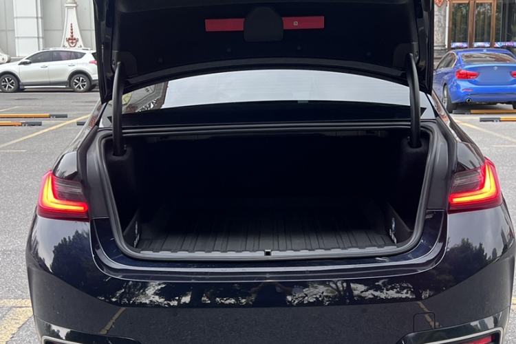 Used BMW i3 2023 eDrive 40 L Midnight Sports Package
