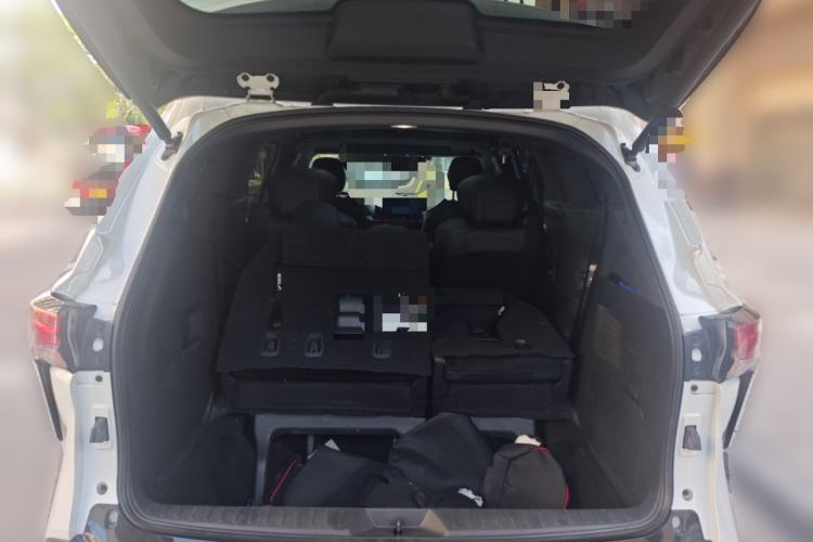 Used Toyota Granvia 2022 2.5L Hybrid Prestige Edition Trunk