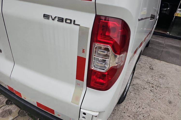 Used SAIC MAXUS EV30 2023 Pure-Electric Smart Logistics Expert with Long Wheelbase Guoxuan