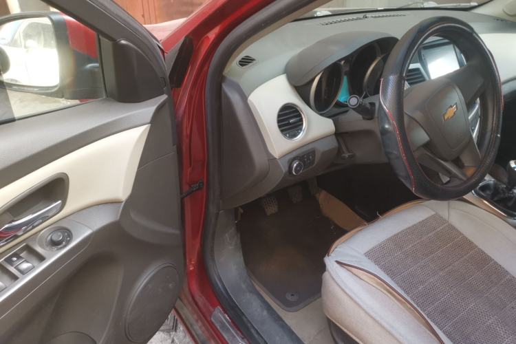 Used Chevrolet Cruze 2015 1.5L Classic SL MT Driver Seat