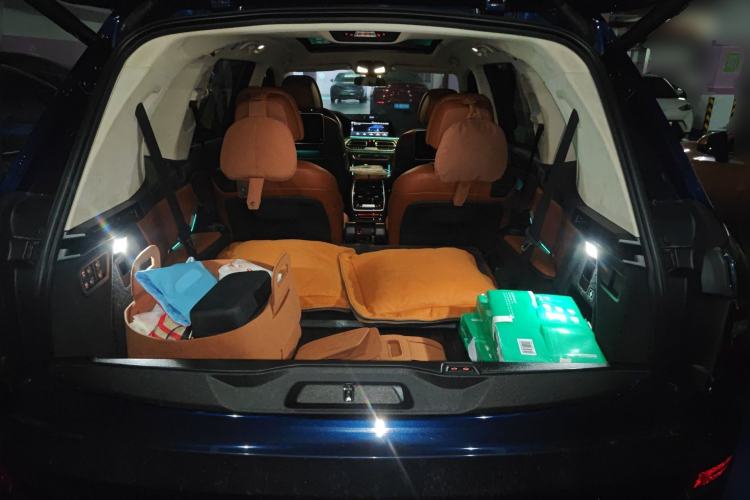 Used BMW X7 2022 xDrive40i Executive M Sport Package Trunk