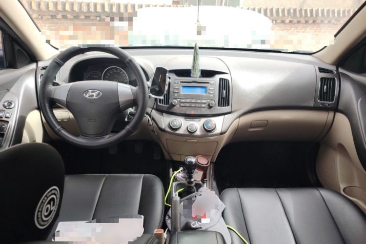 Used Hyundai Celesta 2011 1.6L Manual Luxury Model Center Console