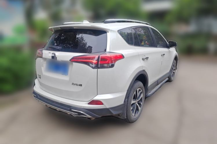 Used Toyota RAV4 2018 2.0L CVT Two-Wheel Drive Fashion X Edition Rear Right 45 Deg