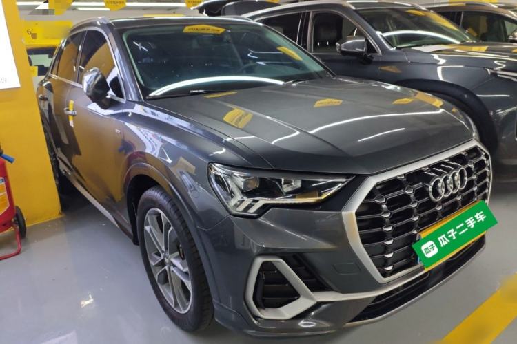 Used Audi Q3 2019 40 TFSI Fashion Dynamic Model
