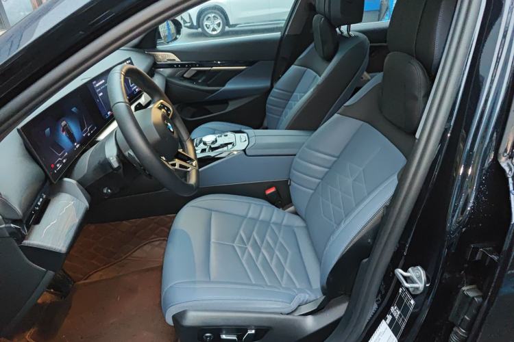 Used BMW 5 Series 2025 530Li Luxury Edition M Sport Package
