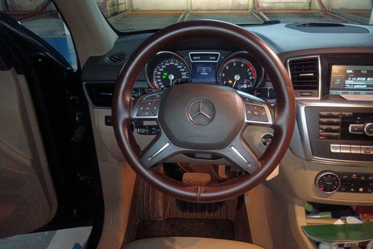 Used Mercedes-Benz M-Class 2014 ML 320 4MATIC Steering Wheel