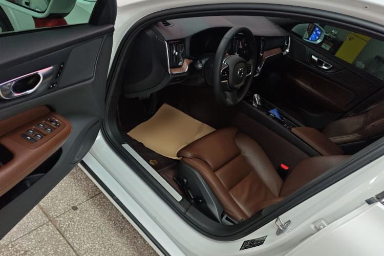 Used Volvo S60 2023 B4 Zhiyuan Luxury Edition