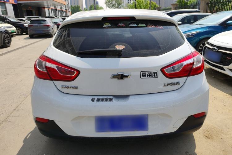 Used Chevrolet Cruze 2017 1.5L Hatchback Automatic Pioneer Sunroof Edition