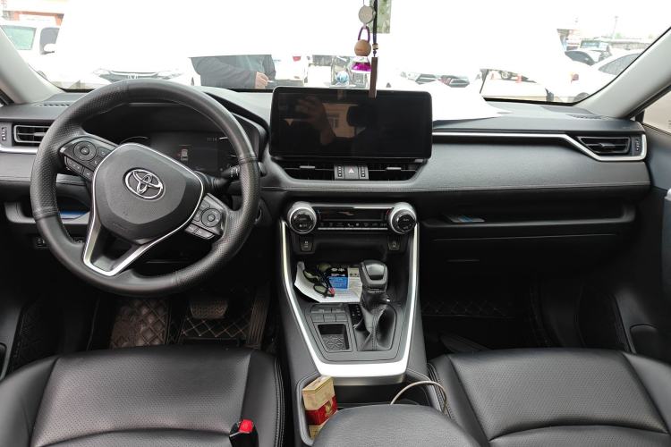 Used Toyota RAV4 2020 2.0L CVT Two-Wheel Drive Fashion Edition Center Console