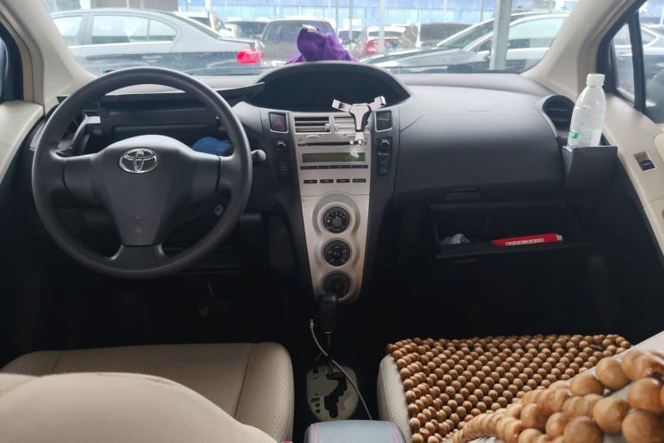 Used Toyota Yaris 2008 1.6G Automatic Deluxe Edition Center Console