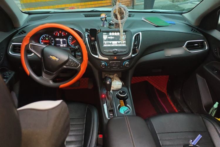 Used Chevrolet Equinox 2019 535T Automatic Lingjie Edition China VI Standard Center Console