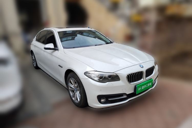 Used BMW 5 Series 2014 520Li Elegant Model Front Right 45 Deg