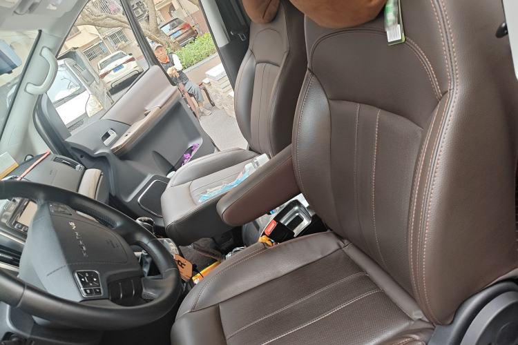 Used FORTHING Lingzhi PLUS 2021 Travel Edition 2.0L Manual Luxury 7-Seater