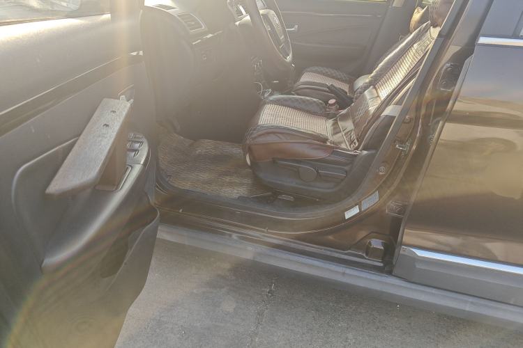 Used Dongfeng Fengon 360 2015 1.5L Manual Luxury 7-Seater China IV Standard
