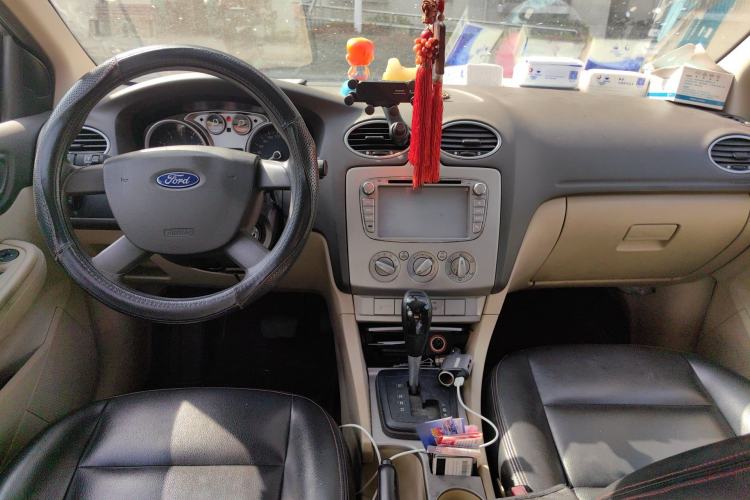 Used Ford Focus 2013 Sedan Classic 1.8L Automatic Millionth Anniversary Edition Center Console