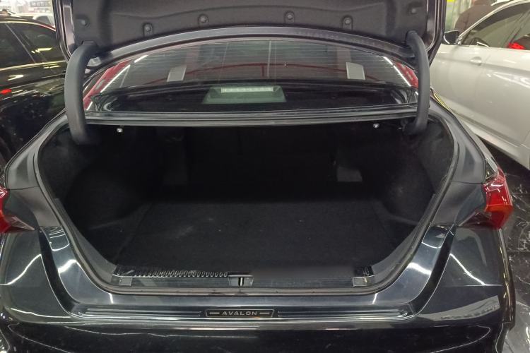 Used Toyota Avalon 2023 Dual-Engine 2.5L Luxury Edition
