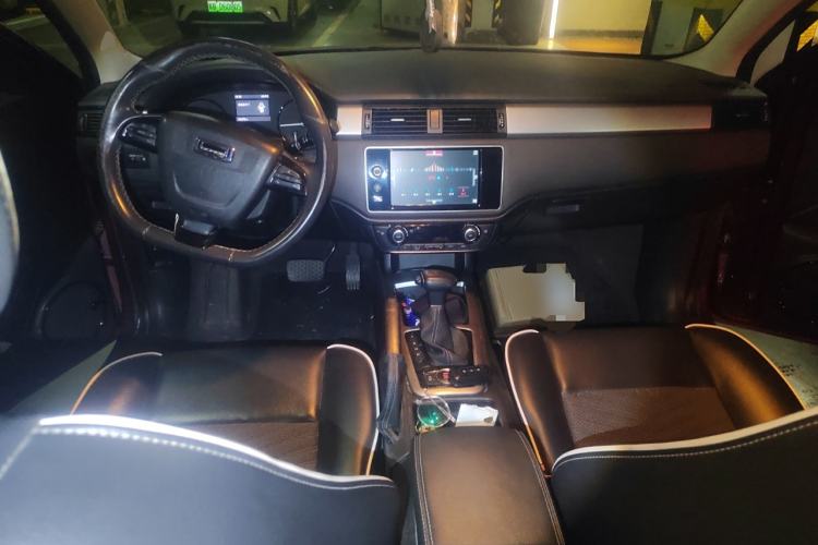 Used Qoros 3 2014 Hatchback 1.6L Automatic Zhiyue Model Center Console