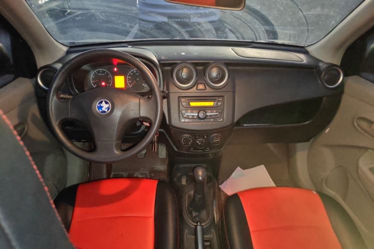 Used Venucia R30 2014 1.2L Manual Luxury Edition Center Console