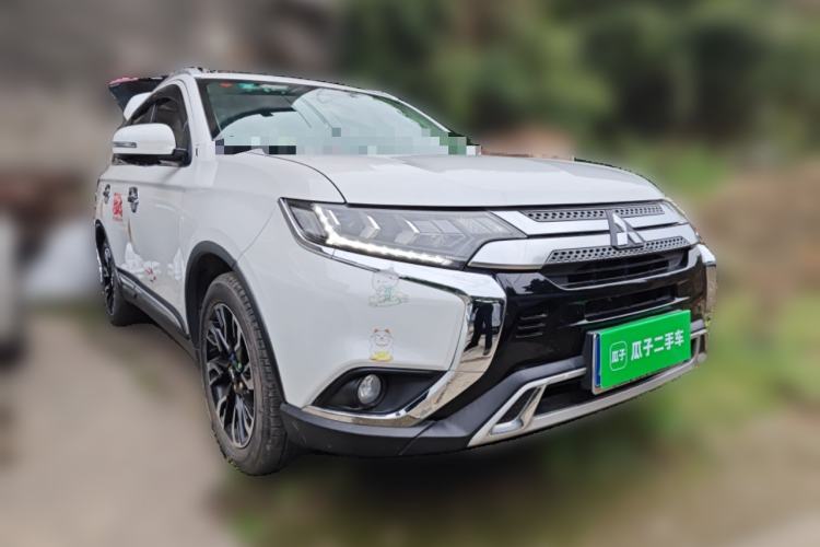 Used Mitsubishi Outlander 2019 2.4L 4x4 Zhi Xiang Edition 7 Seats China VI Standard Front Right 45 Deg