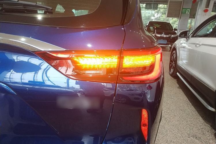 Used Infiniti QX50 2018 2.0T Two-Wheel-Drive Elite Edition
