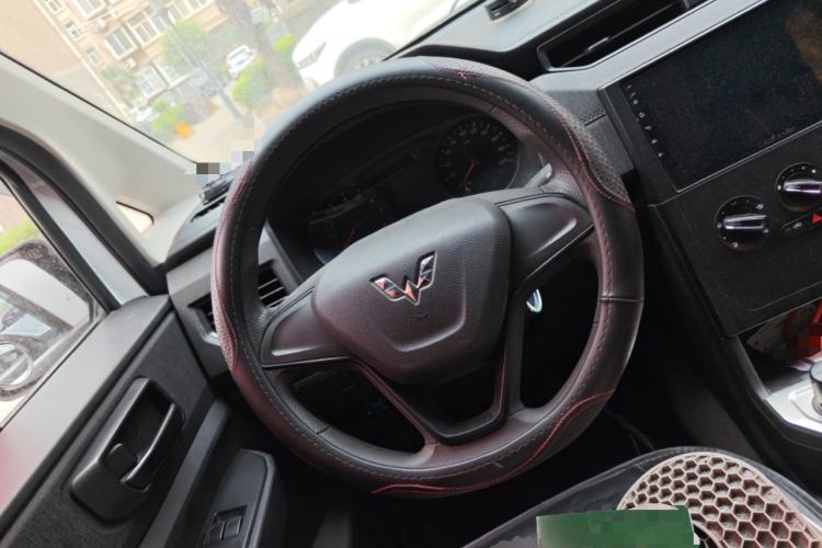 Used Wuling Hongguang PLUS 2019 1.5T Manual Standard Edition 5 Seats Steering Wheel