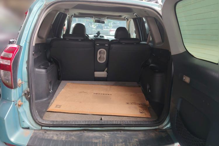 Used Toyota RAV4 2009 2.0L Automatic Luxury Navigation Edition Trunk