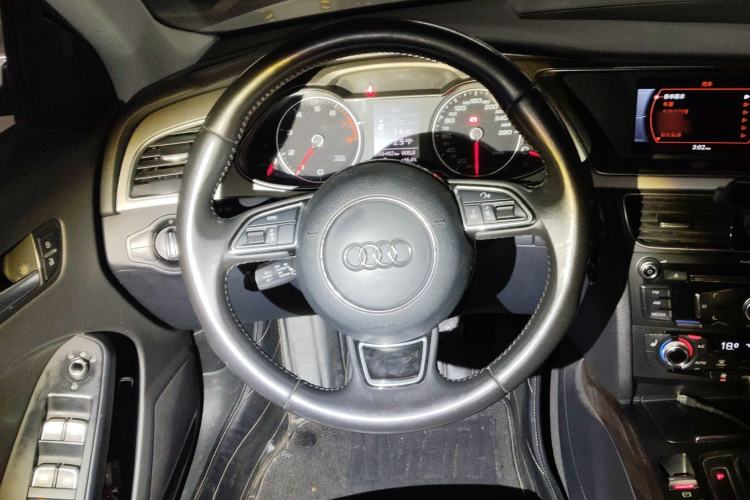 Used Audi A4L 2015 35 TFSI Automatic Comfort Model Steering Wheel
