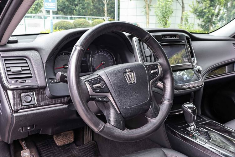 Used Toyota Crown 2015 2.0T Fashion Edition
