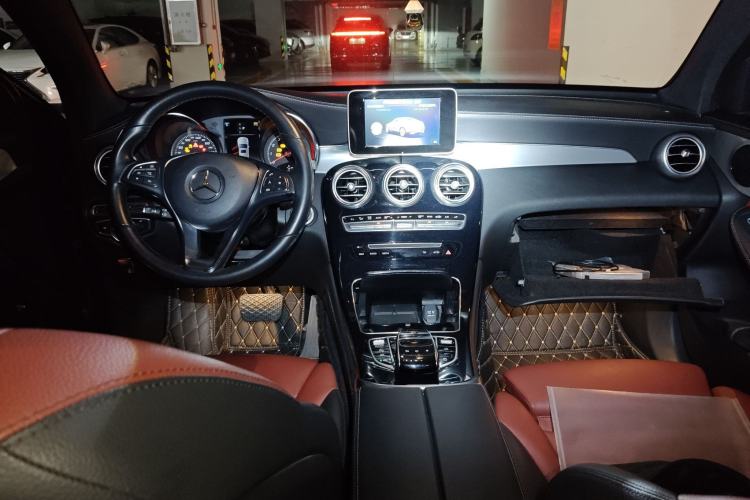 Used Mercedes-Benz GLC Coupe 2019 GLC 200 4MATIC Coupe SUV Center Console