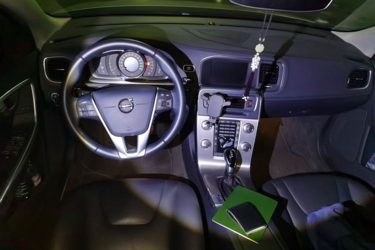 Used Volvo S60 2019 S60L Facelift T5 Intelligent Advanced Edition Center Console