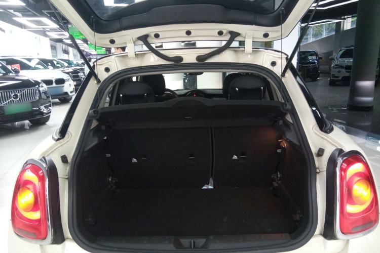 Used MINI 2016 1.5T COOPER Pioneer Edition Five-Door Model Trunk