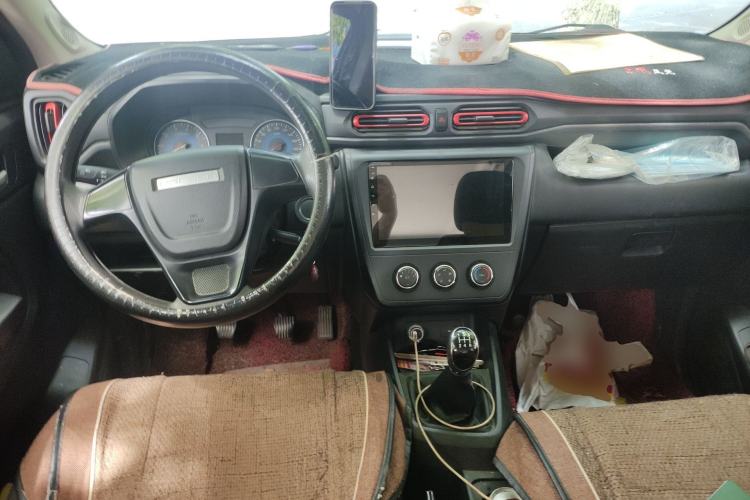 Used Dongfeng Fengon 380 2022 1.5L Comfort-Class Passenger Vehicle (Steel Spring) with 5 Seats Center Console