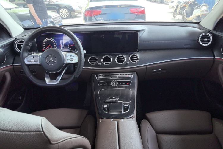 Used Mercedes-Benz E-Class 2019 E 200 L Sport Edition Center Console