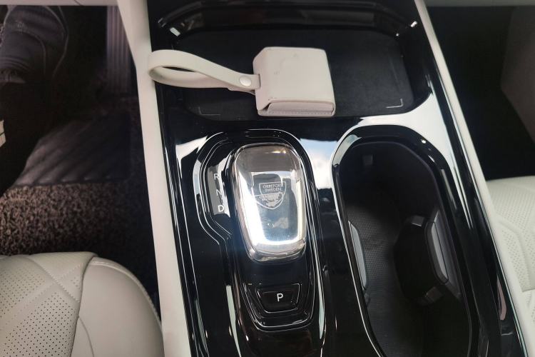 Used Volvo EM90 2025 Ultra Six-Seater