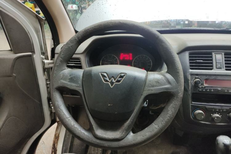 Used Wuling Rongguang 2014 1.2L S Base Model
