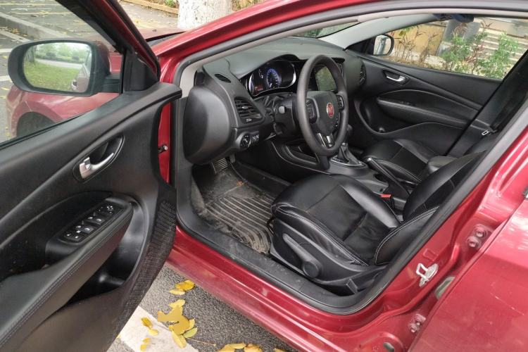 Used Fiat Viaggio 2015 1.4T Automatic Enjoyment Edition Driver Seat