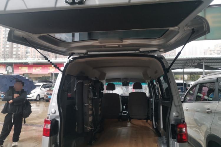 Used Jinbei Hiace X30 2023 1.5L Super-Comfortable Passenger Van 5/6/7-Seater Non-Air-Conditioned Version Model SWC15M