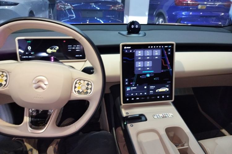 Used Nio ET5 2024 75 kWh Center Console